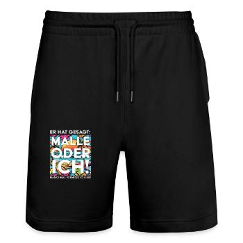 Mallorca Urlaub 2024 ER hat gesagt Malle oder ich - Stanley/Stella Unisex Bio Joggingshorts Trainer  - Schwarz - Vorne - Nik (191cm) & Marisol (170cm)