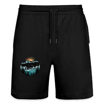 Adventure Awaits – Bergpanorama - Stanley/Stella Unisex Bio Joggingshorts Trainer  - Schwarz - Vorne - Nik (191cm) & Marisol (170cm)