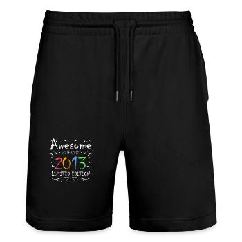 2013 - Jahrgang 2013 - Fantastisch seit 2013 - Stanley/Stella Unisex Bio Joggingshorts Trainer  - Schwarz - Vorne - Nik (191cm) & Marisol (170cm)
