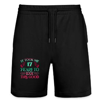 Es dauerte 17 Jahre um so gut auszusehen - Stanley/Stella Unisex Bio Joggingshorts Trainer  - Schwarz - Vorne - Nik (191cm) & Marisol (170cm)