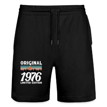 Originales Retro-Vintage-Geburtstagsgeschenk von 1976 - Stanley/Stella Unisex Bio Joggingshorts Trainer  - Schwarz - Vorne - Nik (191cm) & Marisol (170cm)