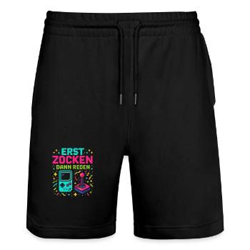 Erst Zocken Dann Reden - Stanley/Stella Unisex Bio Joggingshorts Trainer  - Schwarz - Vorne - Nik (191cm) & Marisol (170cm)