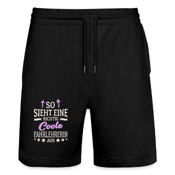 So sieht eine richtig coole Fahrlehrerin aus - Stanley/Stella Unisex Bio Joggingshorts Trainer  - Schwarz - Vorne - Nik (191cm) & Marisol (170cm)