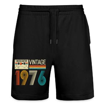 Vintage 1976 Limited Edition, 50. Geburtstagsgeschenke - Stanley/Stella Unisex Bio Joggingshorts Trainer  - Schwarz - Vorne - Nik (191cm) & Marisol (170cm)