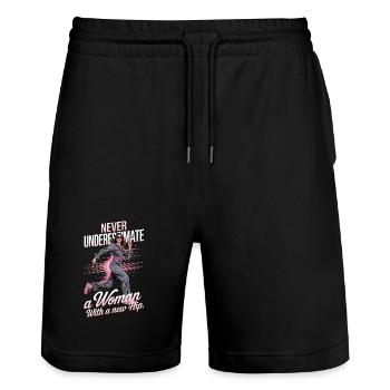 Unterschätze niemals eine Frau mit einer neuen Hüfte - Stanley/Stella Unisex Bio Joggingshorts Trainer  - Schwarz - Vorne - Nik (191cm) & Marisol (170cm)