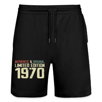 1970 Geburtstagsgeschenk 1970 Jahrgang 1970er Retro - Stanley/Stella Unisex Bio Joggingshorts Trainer  - Schwarz - Vorne - Nik (191cm) & Marisol (170cm)