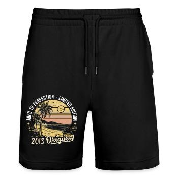 Original 2013 Vintage Geburtstagsgeschenk 11 Jahre - Stanley/Stella Unisex Bio Joggingshorts Trainer  - Schwarz - Vorne - Nik (191cm) & Marisol (170cm)
