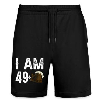 J’ai 49 ans Plus T-shirt à bière d’anniversaire - Short de jogging bio TRAINER Stanley/Stella unisexe - noir - Devant - Nik (191cm) & Marisol (170cm)