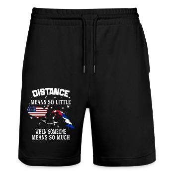 Distanz bedeutet so wenig, wenn jemand viel bedeutet - Stanley/Stella Unisex Bio Joggingshorts Trainer  - Schwarz - Vorne - Nik (191cm) & Marisol (170cm)