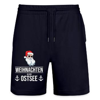 Weihnachten an der Ostsee - Stanley/Stella Unisex Bio Joggingshorts Trainer  - Dark navy - Vorne - Nik (191cm) & Marisol (170cm)