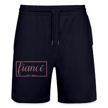 Fiancé Est. 2023 Cadeau de fiançailles Mariage du marié - Short de jogging bio TRAINER Stanley/Stella unisexe - marine foncé - Devant - Nik (191cm) & Marisol (170cm)