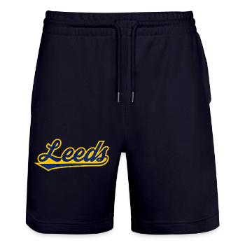 Leeds Script Logo Blau Gelb - Stanley/Stella Unisex Bio Joggingshorts Trainer  - Dark navy - Vorne - Nik (191cm) & Marisol (170cm)