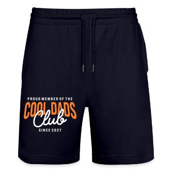Cool Dads Club Member since 2027 Papa Geschenk - Stanley/Stella Unisex Bio Joggingshorts Trainer  - Dark navy - Vorne - Nik (191cm) & Marisol (170cm)