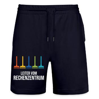 Leiter vom Rechenzentrum Gärtner Gärtnerin Garten - Stanley/Stella Unisex Bio Joggingshorts Trainer  - Dark navy - Vorne - Nik (191cm) & Marisol (170cm)