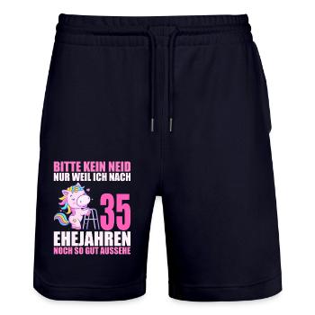 35 Jahre verheiratet lustig 35. Hochzeitstag - Stanley/Stella Unisex Bio Joggingshorts Trainer  - Dark navy - Vorne - Nik (191cm) & Marisol (170cm)