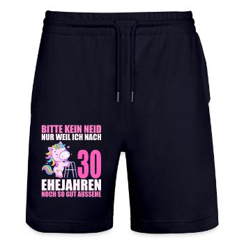 30 Jahre verheiratet lustig 30. Hochzeitstag - Stanley/Stella Unisex Bio Joggingshorts Trainer  - Dark navy - Vorne - Nik (191cm) & Marisol (170cm)