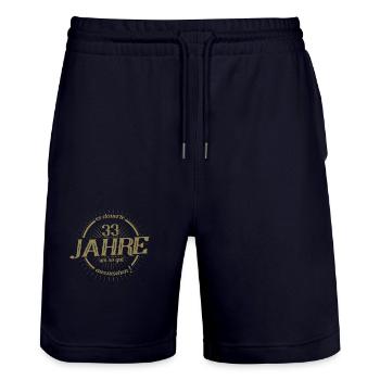 Es dauerte 33 Jahre um so gut auszusehen - Stanley/Stella Unisex Bio Joggingshorts Trainer  - Dark navy - Vorne - Nik (191cm) & Marisol (170cm)