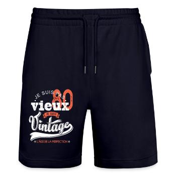 Je suis vintage cadeau humour anniversaire 80 ans - Short de jogging bio TRAINER Stanley/Stella unisexe - marine foncé - Devant - Nik (191cm) & Marisol (170cm)