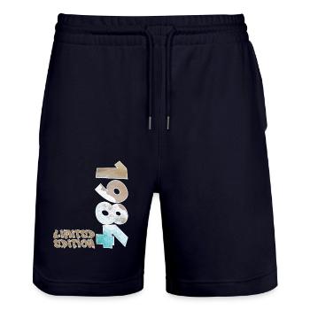 Design de plage en édition limitée de 1984 - Short de jogging bio TRAINER Stanley/Stella unisexe - marine foncé - Devant - Nik (191cm) & Marisol (170cm)