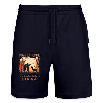Mari et Femme partenaires de chasse cadeau humour - Short de jogging bio TRAINER Stanley/Stella unisexe - marine foncé - Devant - Nik (191cm) & Marisol (170cm)