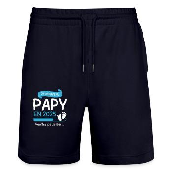 De Nouveau Papy en 2025 cadeau futur Papi - Short de jogging bio TRAINER Stanley/Stella unisexe - marine foncé - Devant - Nik (191cm) & Marisol (170cm)