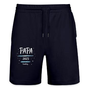 Papa 2025 Loading - Stanley/Stella Unisex Bio Joggingshorts Trainer  - Dark navy - Vorne - Nik (191cm) & Marisol (170cm)