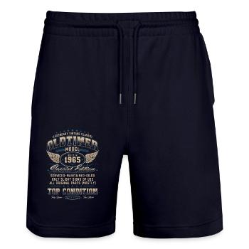 Oldtimer Baujahr 1965 Jahrgang Geburtstag Geschenk - Stanley/Stella Unisex Bio Joggingshorts Trainer  - Dark navy - Vorne - Nik (191cm) & Marisol (170cm)