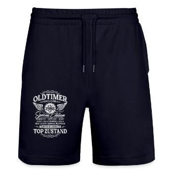 Oldtimer Baujahr 1986 Jahrgang Geburtstag Geschenk - Stanley/Stella Unisex Bio Joggingshorts Trainer  - Dark navy - Vorne - Nik (191cm) & Marisol (170cm)