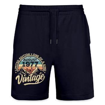 Geburtstag August 1977 Geburtstagsgeschenk August - Stanley/Stella Unisex Bio Joggingshorts Trainer  - Dark navy - Vorne - Nik (191cm) & Marisol (170cm)