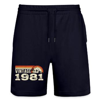Jahrgang 1981 Retro 1981 Geburtstagsgeschenk - Stanley/Stella Unisex Bio Joggingshorts Trainer  - Dark navy - Vorne - Nik (191cm) & Marisol (170cm)