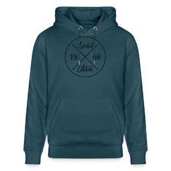 Limited edition 1966 - 60. Geburtstag Geschenk - Stanley/Stella Unisex Bio-Hoodie CRUISER  - Dunkles Petrol - Vorne - Alina (178cm) & Michal (187cm)