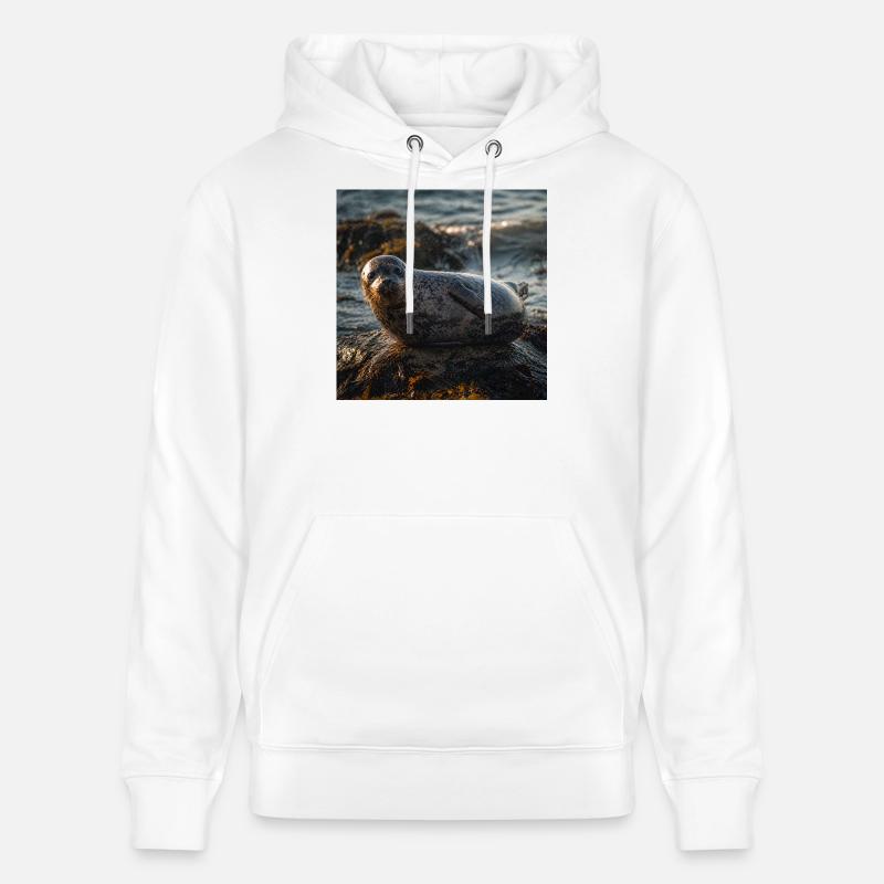 Robbe auf der Klippe am Meer - Stanley/Stella Unisex Bio-Hoodie CRUISER  - Weiß