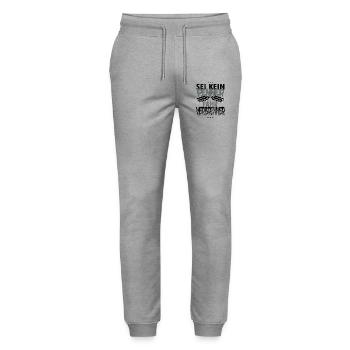 Sei kein Penner fahr Verbrenner Geschenk Schrauber - Stanley/Stella Unisex Bio Jogginghose Mover  - Grau meliert - Vorne - Marisol (170cm) & Nik (191cm)