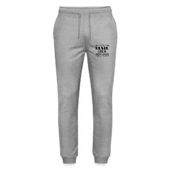 Beste Oma seit 2002 - Oma Geschenk - Stanley/Stella Unisex Bio Jogginghose Mover  - Grau meliert - Vorne - Marisol (170cm) & Nik (191cm)