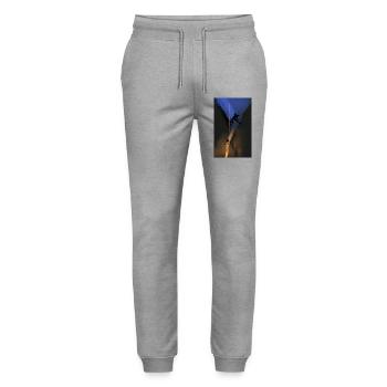 Höhe und Tiefe: Eine fesselnde Silhouette - Stanley/Stella Unisex Bio Jogginghose Mover  - Grau meliert - Vorne - Marisol (170cm) & Nik (191cm)