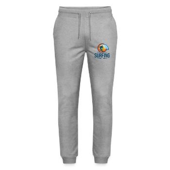 Surfing Retro Wellen Silhouette Sunset - Stanley/Stella Unisex Bio Jogginghose Mover  - Grau meliert - Vorne - Marisol (170cm) & Nik (191cm)
