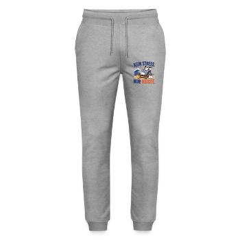 Möwe Kein Stress Nur Küste Shirt - Stanley/Stella Unisex Bio Jogginghose Mover  - Grau meliert - Vorne - Marisol (170cm) & Nik (191cm)