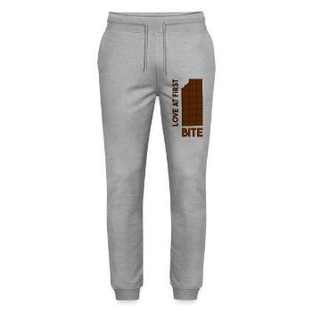 Liebe beim ersten Bissen Schokoladenriegel - Stanley/Stella Unisex Bio Jogginghose Mover  - Grau meliert - Vorne - Marisol (170cm) & Nik (191cm)