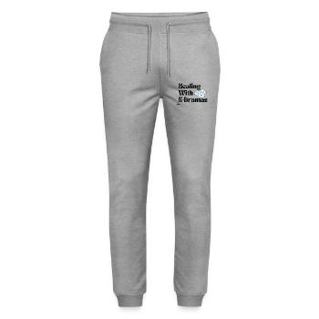 Heilung mit K-Dramen | Niedliches Wolken-Ästhetik-Geschenk - Stanley/Stella Unisex Bio Jogginghose Mover  - Grau meliert - Vorne - Marisol (170cm) & Nik (191cm)
