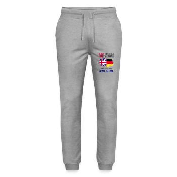Halb Brite Halb Deutscher - Stanley/Stella Unisex Bio Jogginghose Mover  - Grau meliert - Vorne - Marisol (170cm) & Nik (191cm)