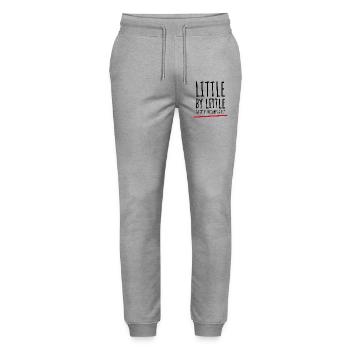 Little by Little Tee – perfektes Geschenk für Wachstum! - Stanley/Stella Unisex Bio Jogginghose Mover  - Grau meliert - Vorne - Marisol (170cm) & Nik (191cm)