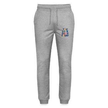 Du siehst heute gut aus bestickt - Stanley/Stella Unisex Bio Jogginghose Mover  - Grau meliert - Vorne - Marisol (170cm) & Nik (191cm)