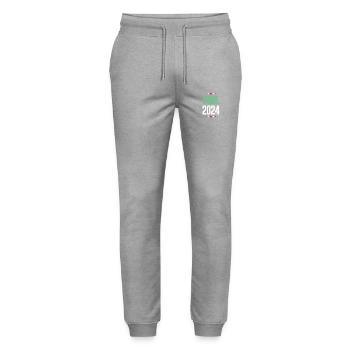 Vacances Tyrol 2024 - Pantalon de jogging bio MOVER Stanley/Stella unisexe - gris chiné - Devant - Marisol (170cm) & Nik (191cm)