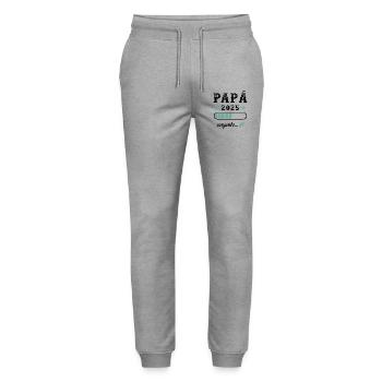 Papa 2025 Loading Geschenk Zukunft Vater - Stanley/Stella Unisex Bio Jogginghose Mover  - Grau meliert - Vorne - Marisol (170cm) & Nik (191cm)
