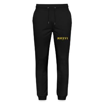 Römische Zahl Geburtsjahr Made in 2016 - Stanley/Stella Unisex Bio Jogginghose Mover  - Schwarz - Vorne - Marisol (170cm) & Nik (191cm)