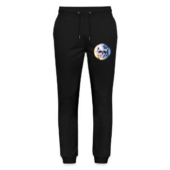 extravaganter Totenkopf in bunt schimmernder Farbe - Stanley/Stella Unisex Bio Jogginghose Mover  - Schwarz - Vorne - Marisol (170cm) & Nik (191cm)