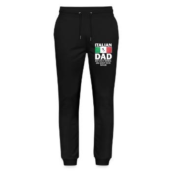 Papa aus Italien - Stanley/Stella Unisex Bio Jogginghose Mover  - Schwarz - Vorne - Marisol (170cm) & Nik (191cm)