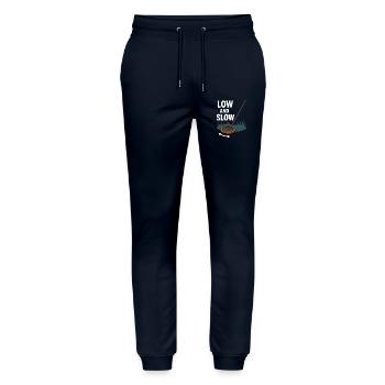 Schatzsuche bei niedriger und langsamer Metallerkennung - Stanley/Stella Unisex Bio Jogginghose Mover  - Navy - Vorne - Marisol (170cm) & Nik (191cm)