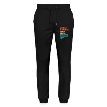 Nordsee Urlaub LONDON NEW YORK PARIS BORKUM - Stanley/Stella Unisex Bio Jogginghose Mover  - Schwarz - Vorne - Marisol (170cm) & Nik (191cm)