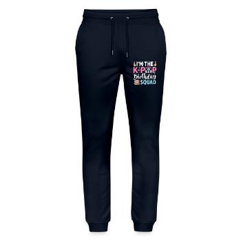 I'm The K-Pop Birthday Squad - Stanley/Stella Unisex Bio Jogginghose Mover  - Navy - Vorne - Marisol (170cm) & Nik (191cm)